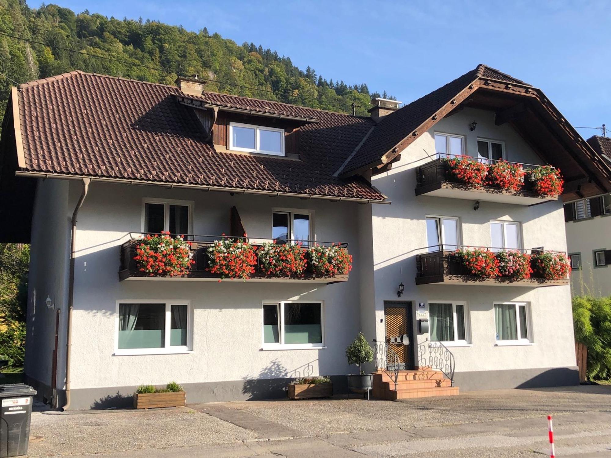 Appartement Zirbenduft Ferienhaus Fuenf Sinne Dobriach Exterior photo